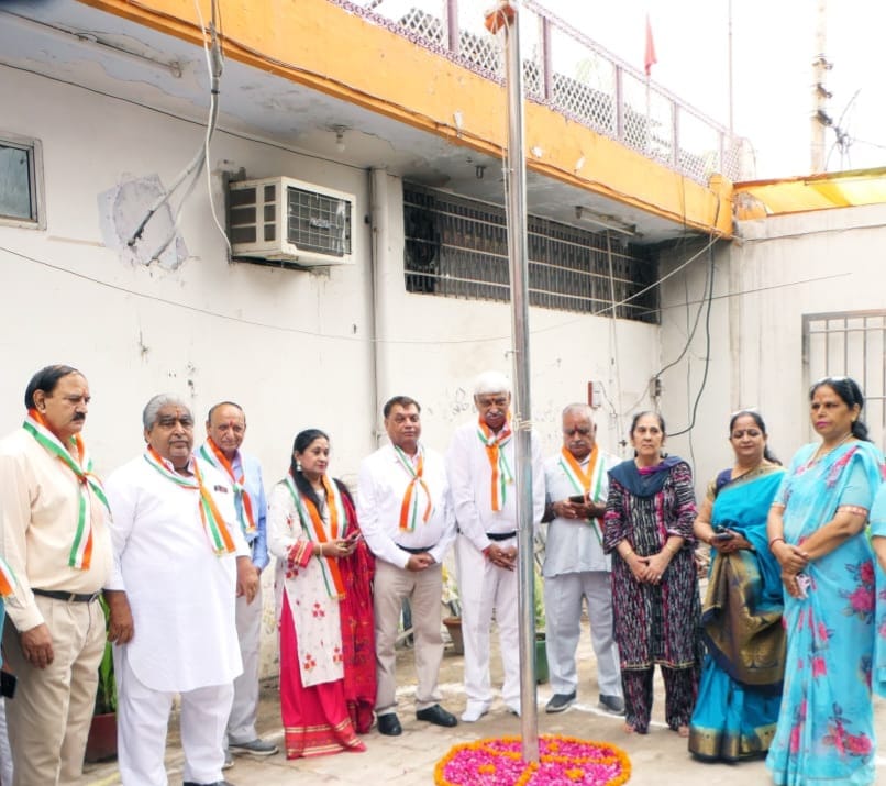 श्री सनातन धर्म सीनियर सेकेंडरी 1 बी- ब्लॉक में स्वतंत्रता दिवस के उपलक्ष्य में किया गया ध्वजारोहण एवं सांस्कृतिक कार्यक्रम का आयोजन