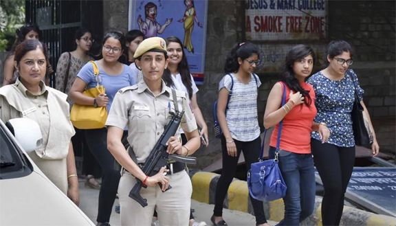 महिलाओं के लिए दिल्ली सबसे असुरक्षित: मुंबई दूसरे और बेंगलुरु तीसरे नंबर पर, राजधानी में एक साल में महिलाओं पर अपराध के मामले 40% बढ़े