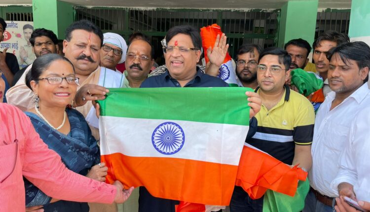 पूर्वमंत्री विपुल गोयल ने ‘हर घर तिरंगा’ अभियान के तहत झंडा वितरण कार्यक्रम किया आयोजित