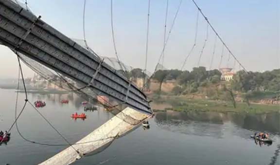 मोरबी ब्रिज हादसे पर हाईकोर्ट सख्त: गुजरात सरकार से कहा- 4 की जगह 10 लाख रुपए होनी चाहिए मुआवजा राशि
